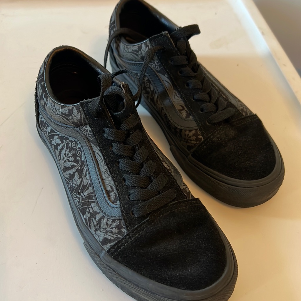 Vans Special Edition, All Black, Excellent Condition Like New.
